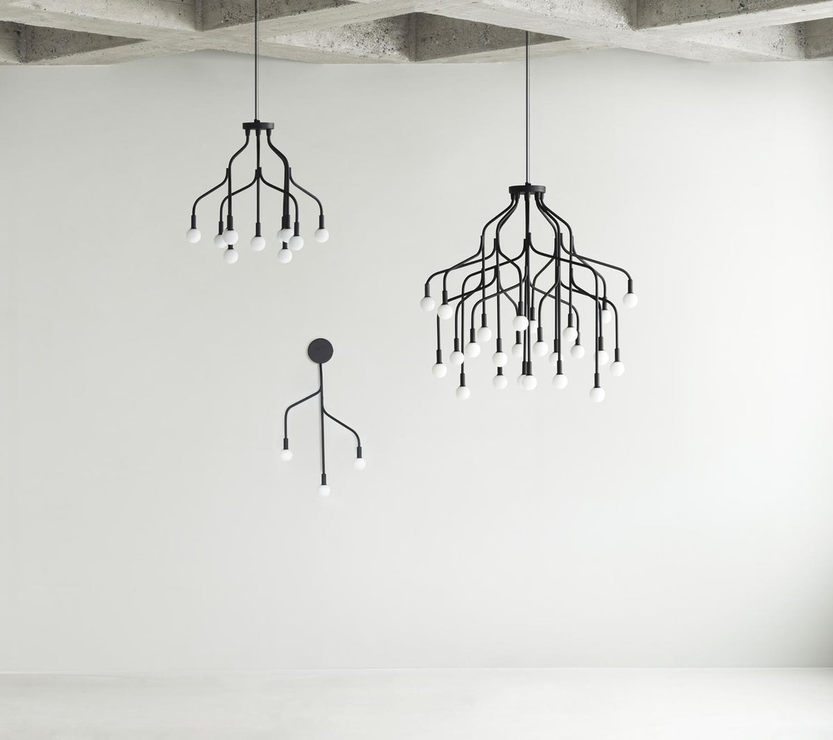 Vekst Lampe Klein EU Schwarz in präsentiert im Onlineshop von KAQTU Design AG. Pendelleuchte ist von Normann Copenhagen