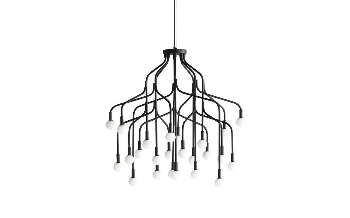 Vekst Lampe Gross EU Schwarz in Black präsentiert im Onlineshop von KAQTU Design AG. Pendelleuchte ist von Normann Copenhagen