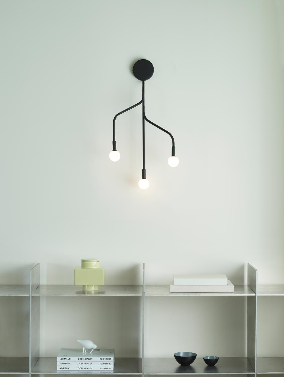 Vekst Wandlampe EU Schwarz in präsentiert im Onlineshop von KAQTU Design AG. Wandleuchte ist von Normann Copenhagen