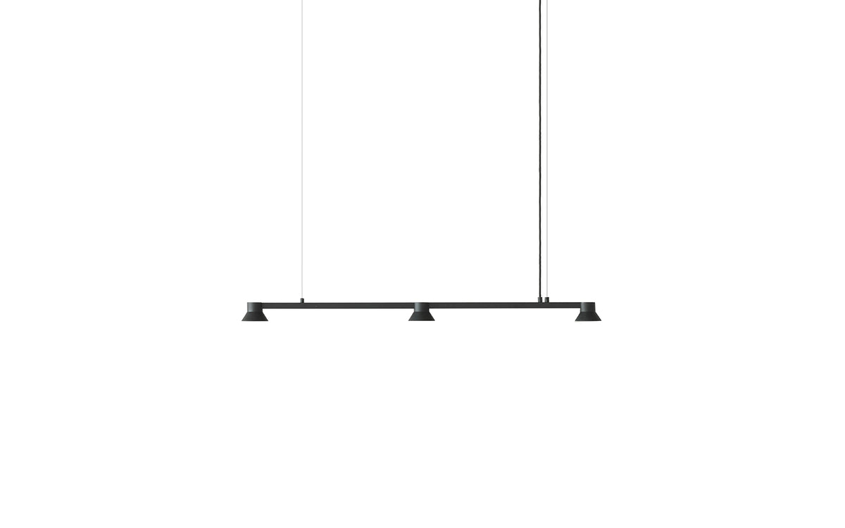 Hat Leuchte Linear Klein EU in präsentiert im Onlineshop von KAQTU Design AG. Pendelleuchte ist von Normann Copenhagen