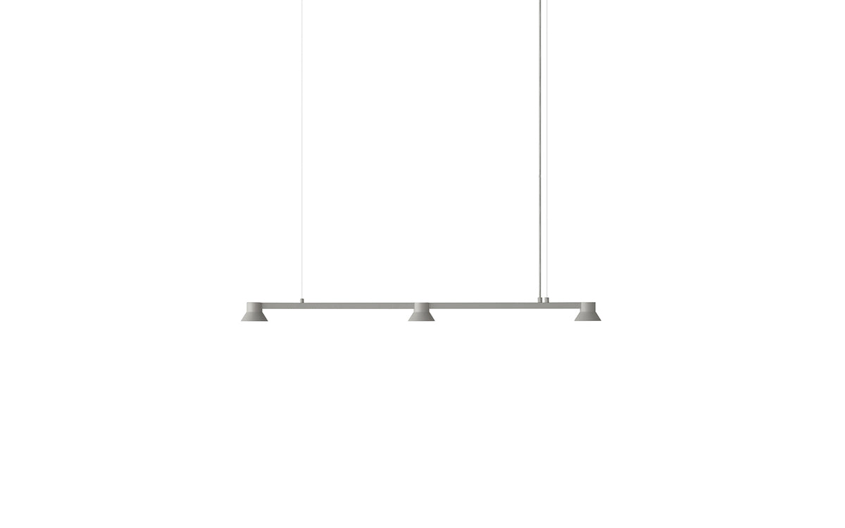 Hat Leuchte Linear Klein EU in präsentiert im Onlineshop von KAQTU Design AG. Pendelleuchte ist von Normann Copenhagen