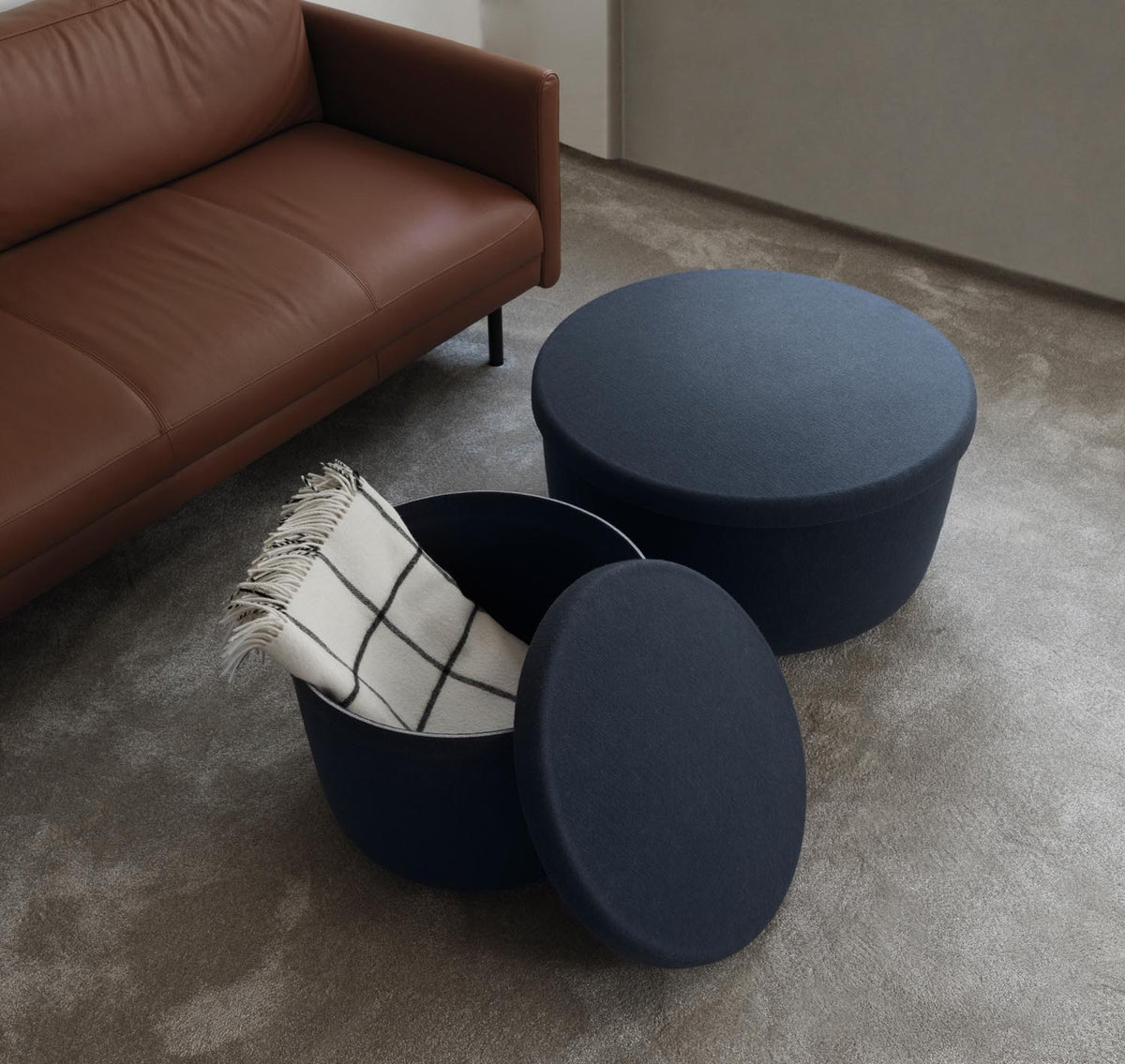 Hide Storage Pouf klein in Felt 354 präsentiert im Onlineshop von KAQTU Design AG. Pouf ist von Normann Copenhagen