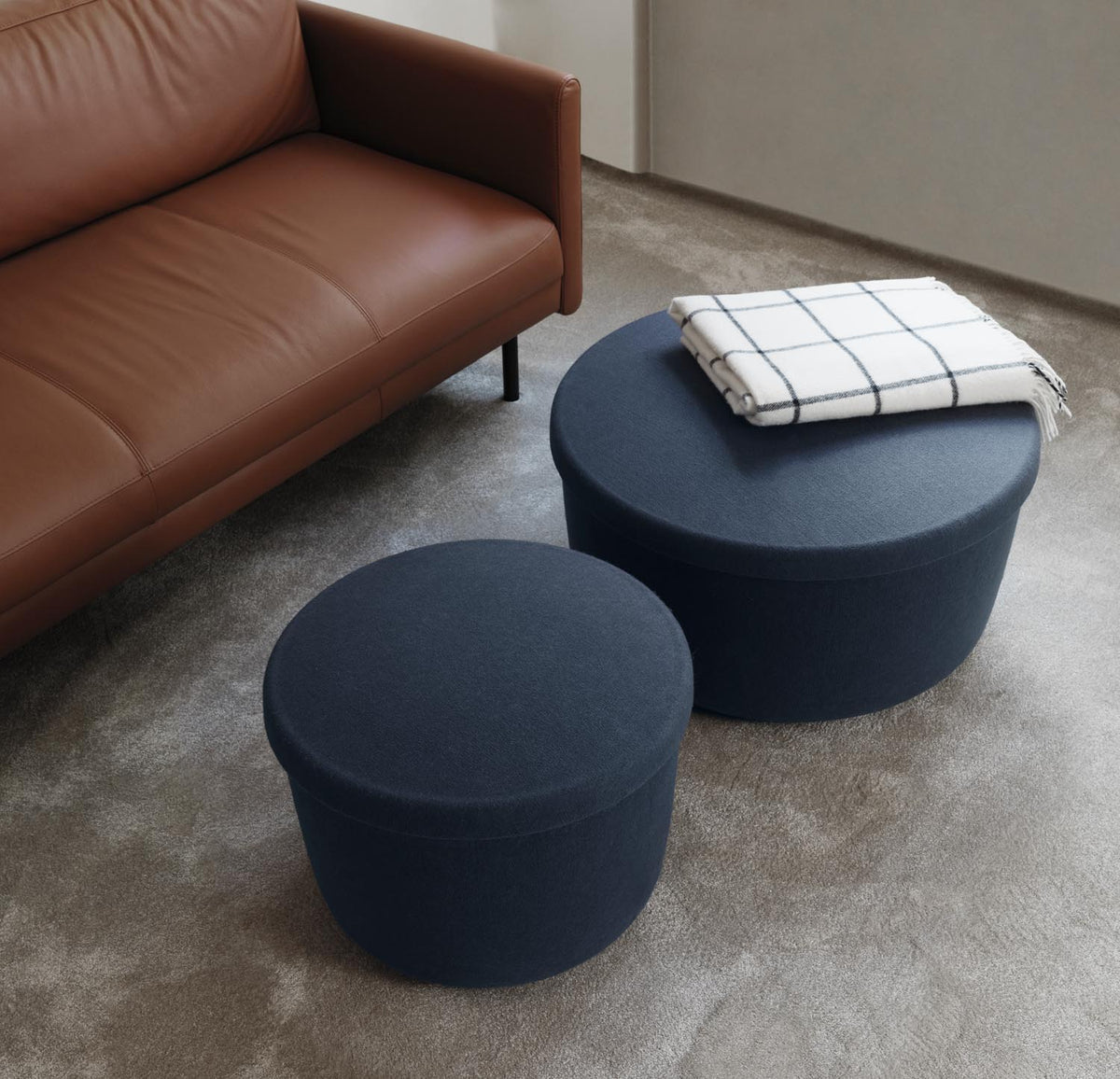 Hide Storage Pouf klein in Felt 354 präsentiert im Onlineshop von KAQTU Design AG. Pouf ist von Normann Copenhagen