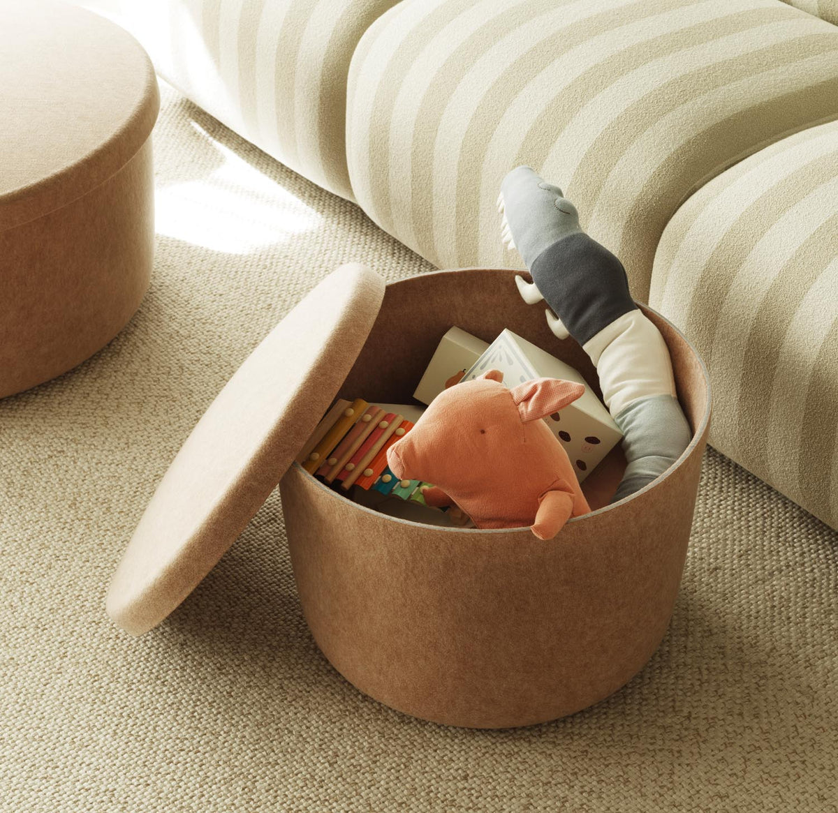 Hide Storage Pouf klein in präsentiert im Onlineshop von KAQTU Design AG. Pouf ist von Normann Copenhagen