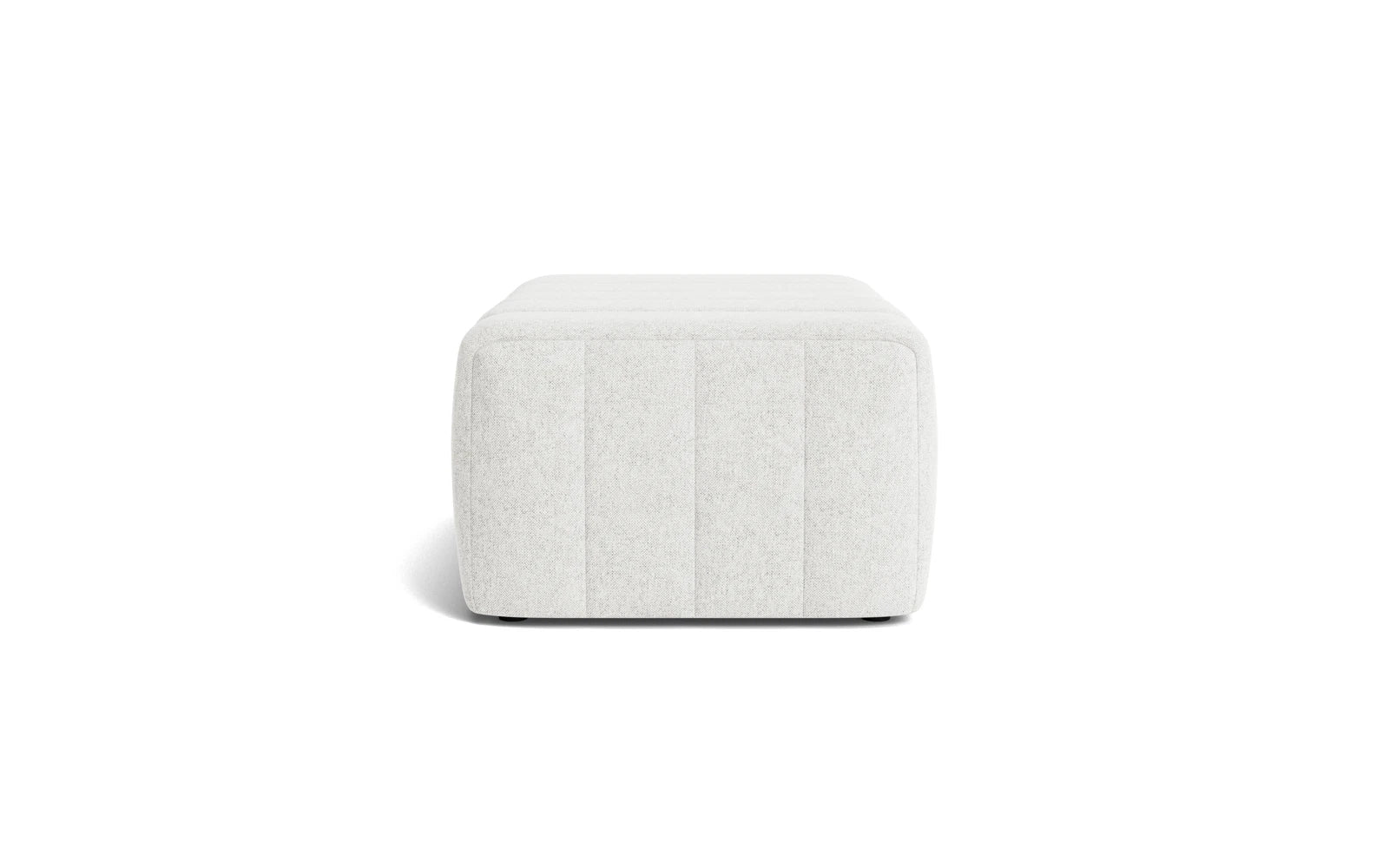 Erleben Sie den Scene Pouf Gross Hallingdal von Normann Copenhagen – ein stilvolles, komfortables Möbelstück, das jeden Raum aufwertet.
