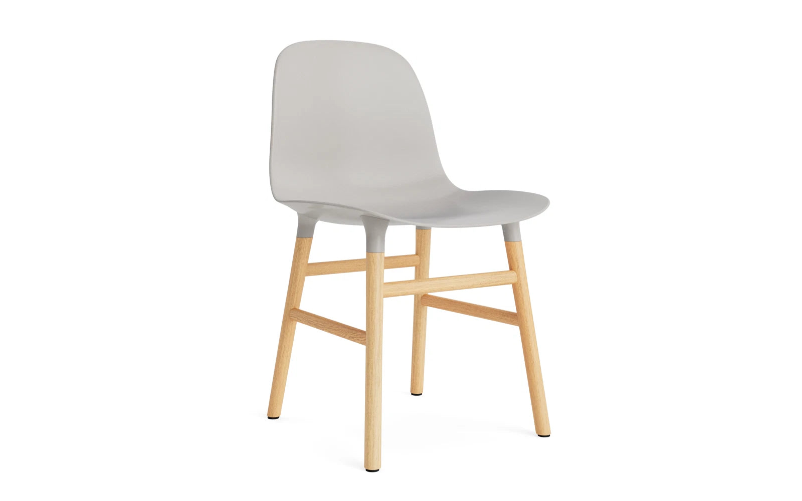 Form Stuhl Warmes Grau/Eiche in präsentiert im Onlineshop von KAQTU Design AG. Stuhl ist von Normann Copenhagen