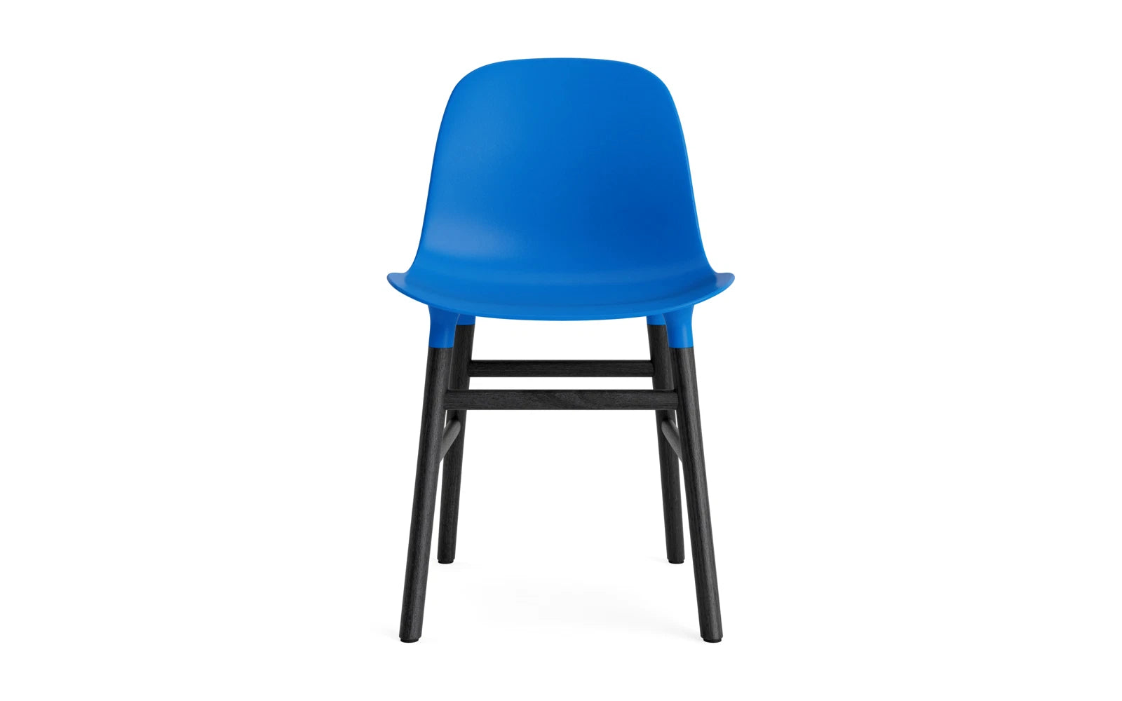 Erleben Sie den Form Stuhl in strahlendem Blau/Schwarz von Normann Copenhagen – ein innovatives Design, das Komfort und Stil perfekt kombiniert.