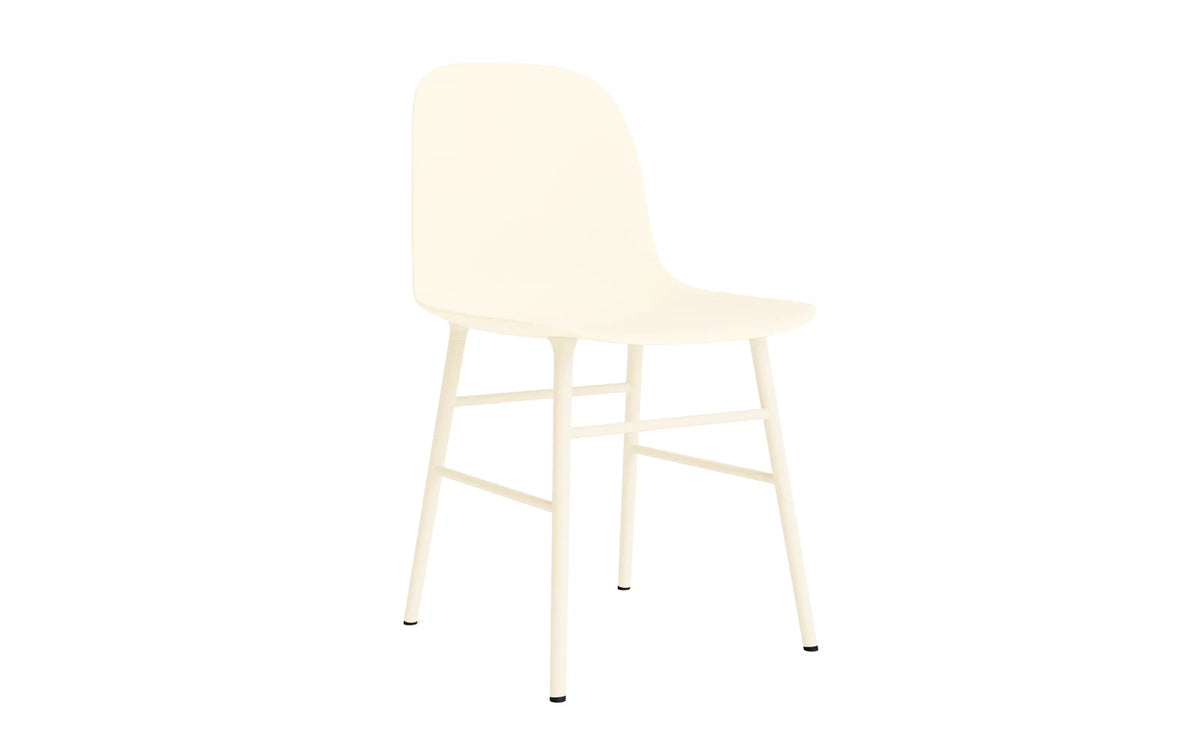 Form Stuhl Creme in Creme präsentiert im Onlineshop von KAQTU Design AG. Stuhl ist von Normann Copenhagen