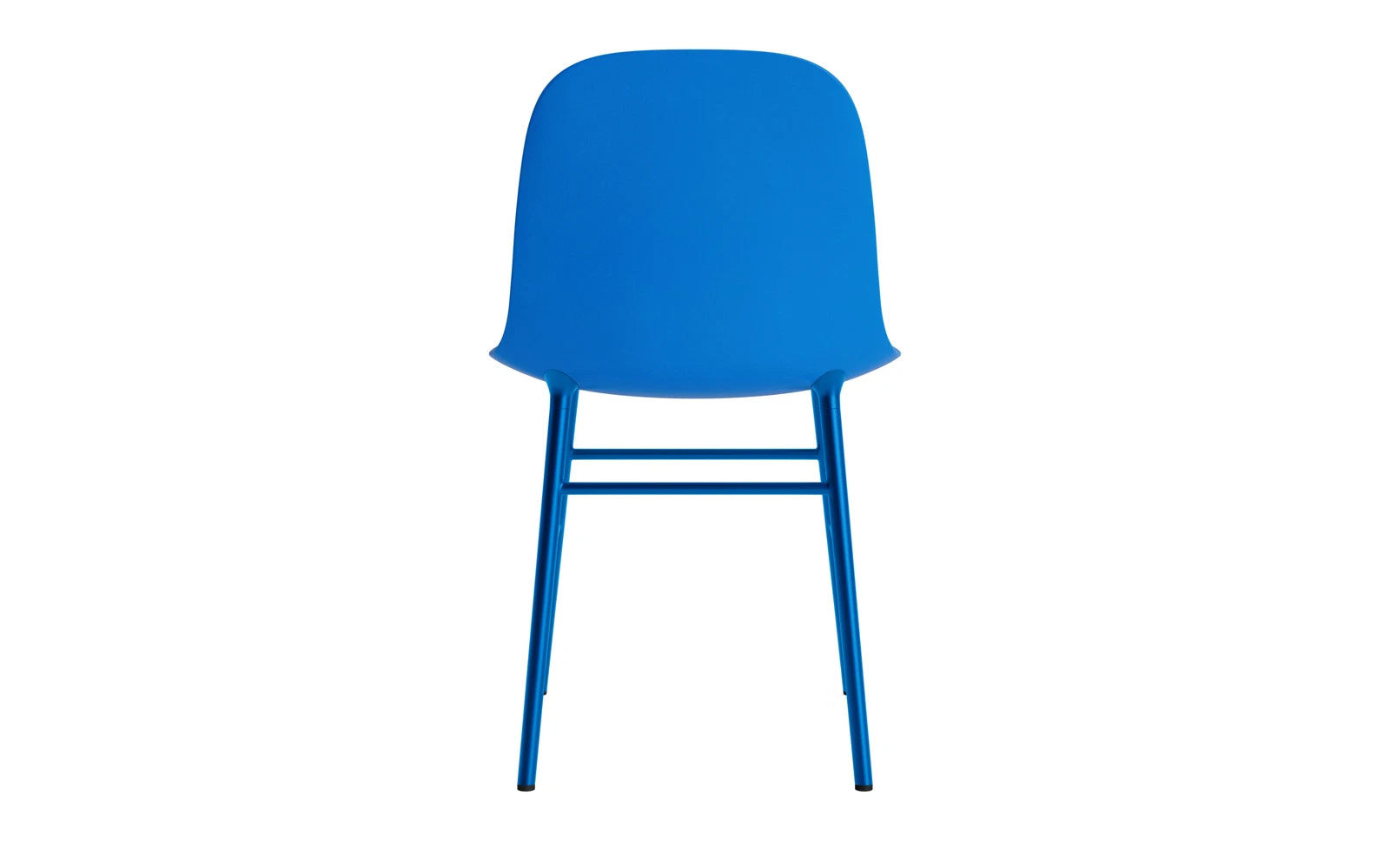 Erleben Sie den Form Stuhl in strahlendem Blau von Normann Copenhagen – ein elegantes Designhighlight für Ihr Zuhause, das Komfort und Stil vereint.