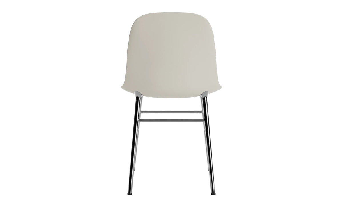 Form Stuhl Hellgrau/Chrom in Hellgrau präsentiert im Onlineshop von KAQTU Design AG. Stuhl ist von Normann Copenhagen