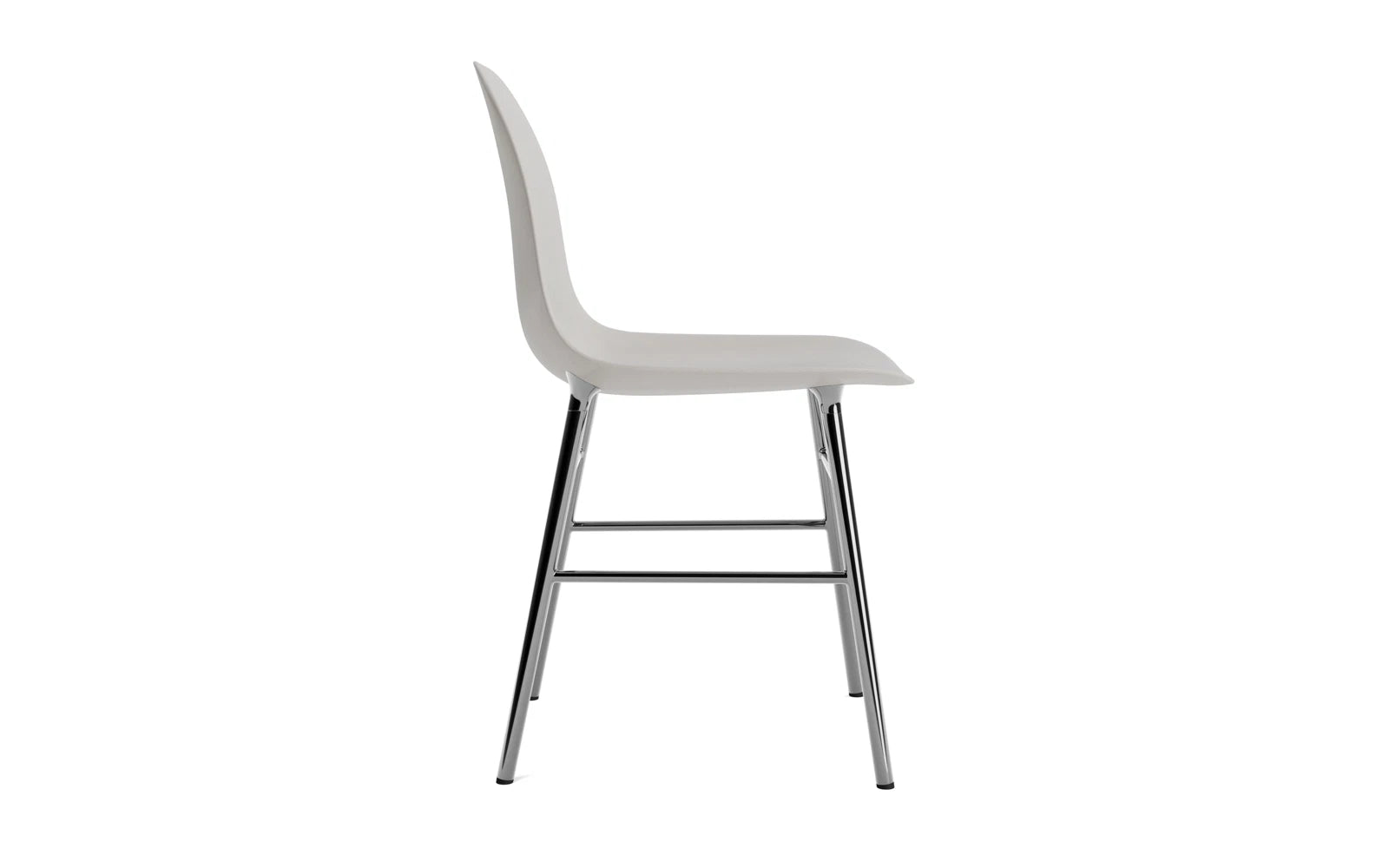 Form Stuhl Warmes Grau/Chrom in Warmes Grau präsentiert im Onlineshop von KAQTU Design AG. Stuhl ist von Normann Copenhagen