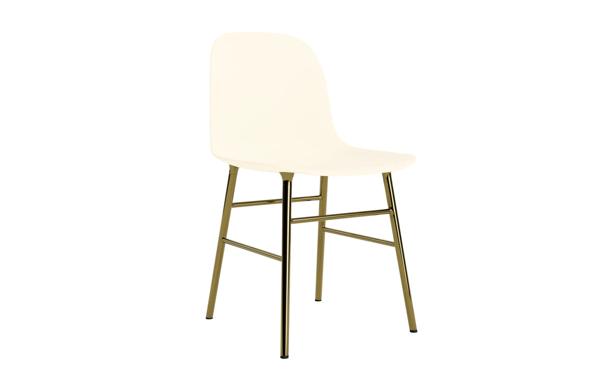 Form Stuhl Messing Creme in Creme präsentiert im Onlineshop von KAQTU Design AG. Stuhl ist von Normann Copenhagen