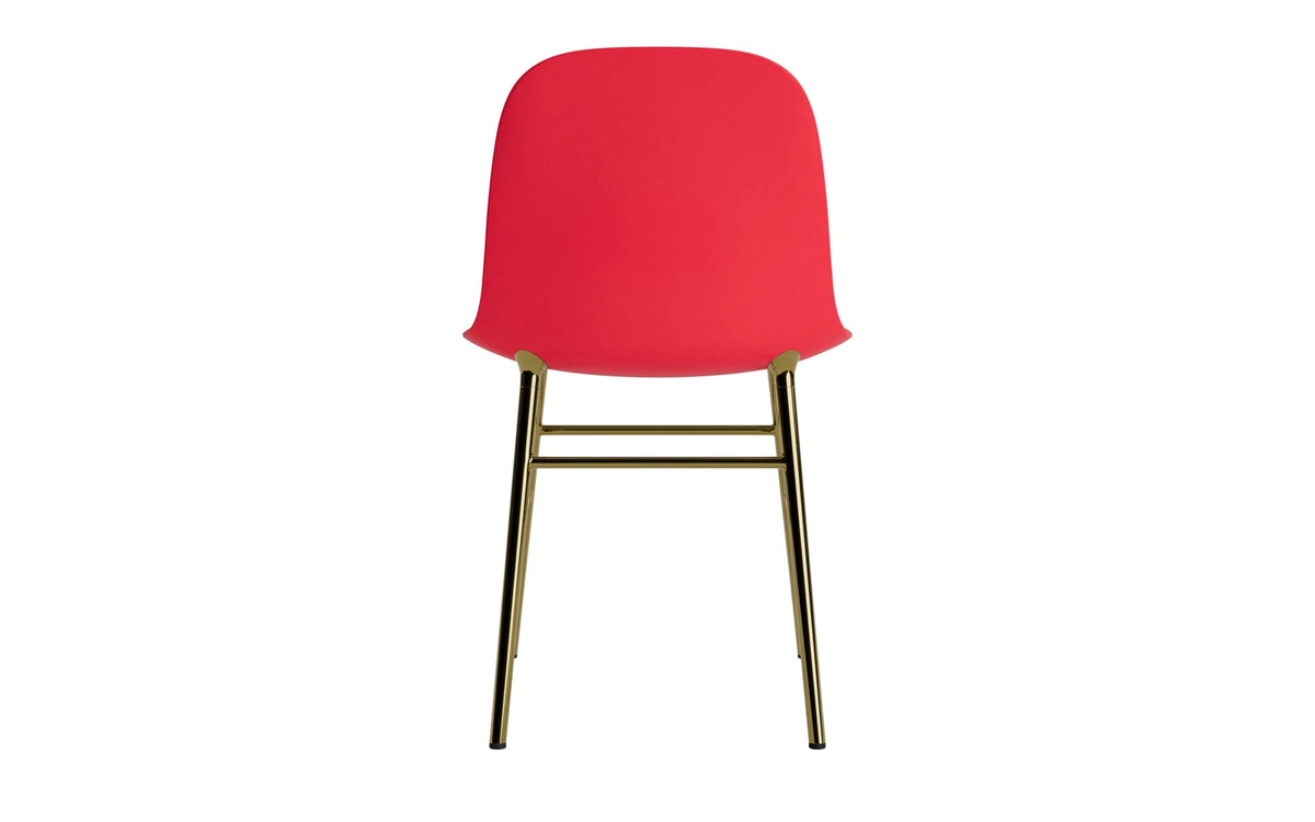Form Stuhl Messing Leuchtendes Rot in Leuchtendes Rot präsentiert im Onlineshop von KAQTU Design AG. Stuhl ist von Normann Copenhagen