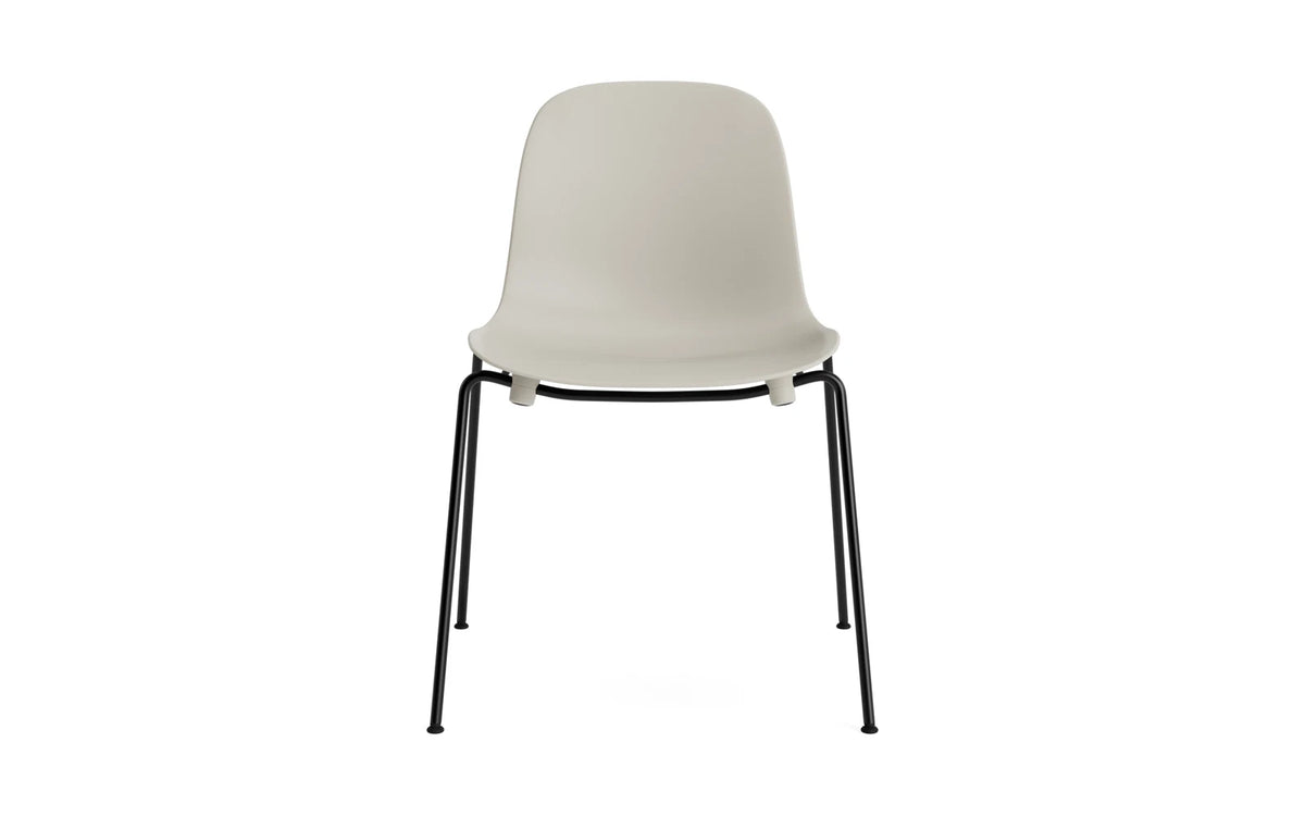 Form Stapelstuhl Schwartz Stahl Hellgrau in Hellgrau präsentiert im Onlineshop von KAQTU Design AG. Stuhl ist von Normann Copenhagen