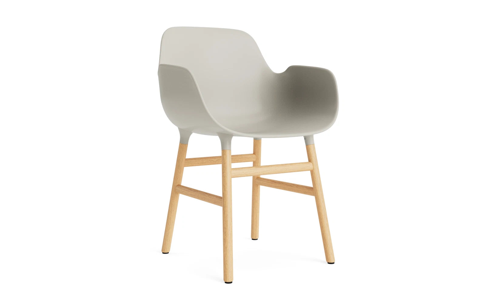 Form Lehnstuhl Eiche Hellgrau in präsentiert im Onlineshop von KAQTU Design AG. Stuhl mit Armlehne ist von Normann Copenhagen