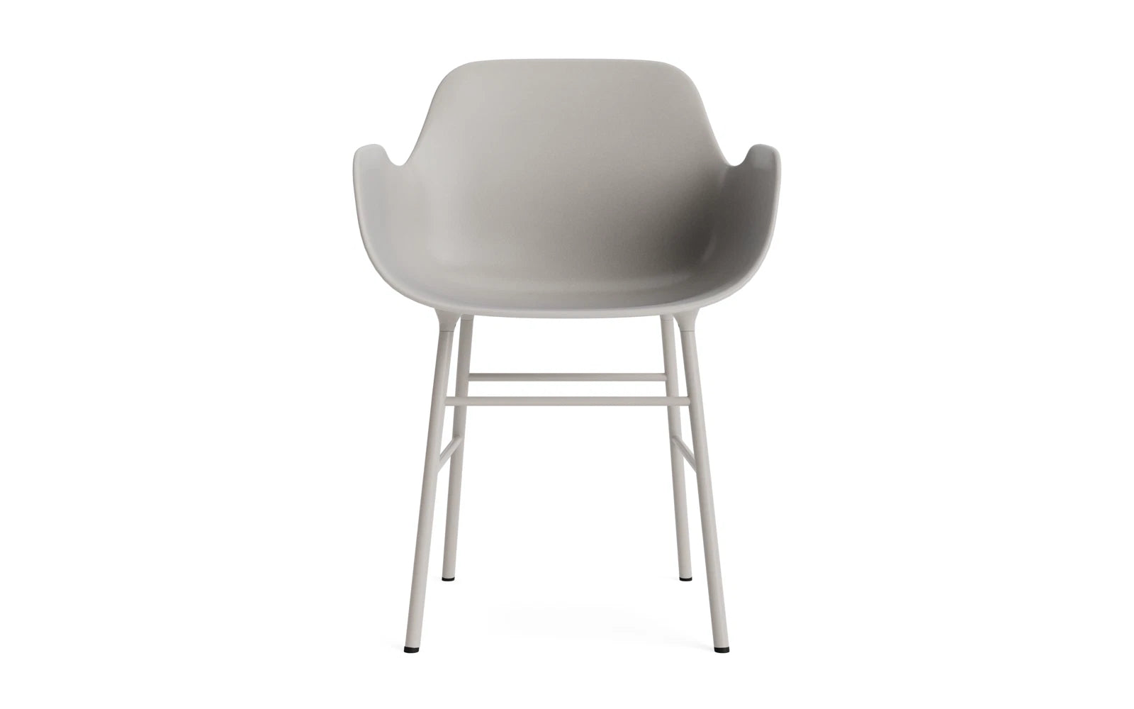 Erleben Sie den Form Lehnstuhl in warmem Grau von Normann Copenhagen – ein modernes Möbelstück, das Funktionalität und zeitlose Ästhetik vereint.