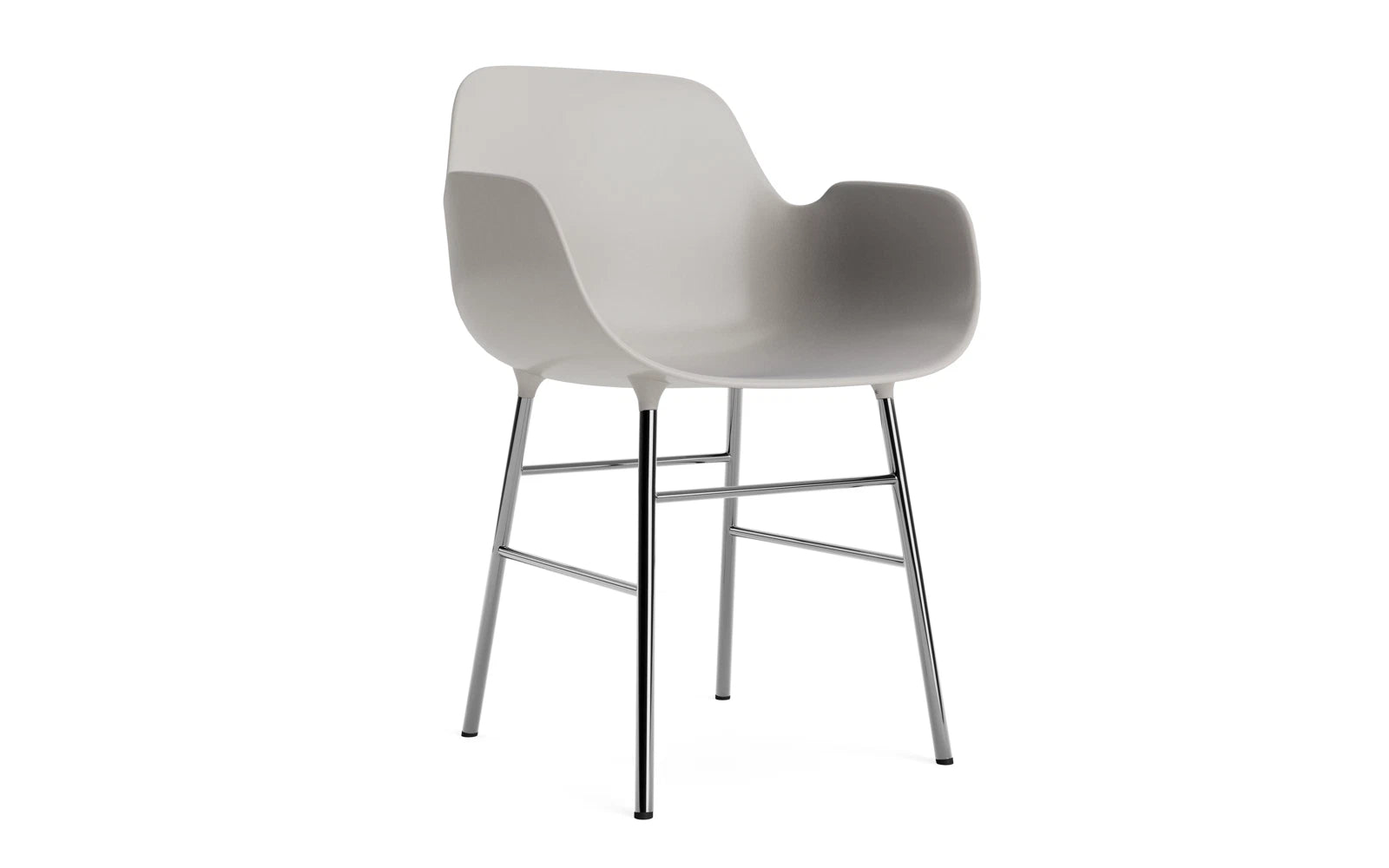 Form Lehnstuhl Chrom Warmes grau in präsentiert im Onlineshop von KAQTU Design AG. Stuhl mit Armlehne ist von Normann Copenhagen