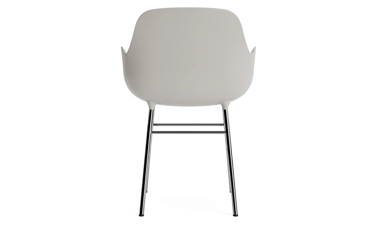 Erleben Sie den Form Lehnstuhl Chrom in warmem Grau von Normann Copenhagen – ein elegantes Designhighlight, das Funktionalität und Stil harmonisch verbindet.