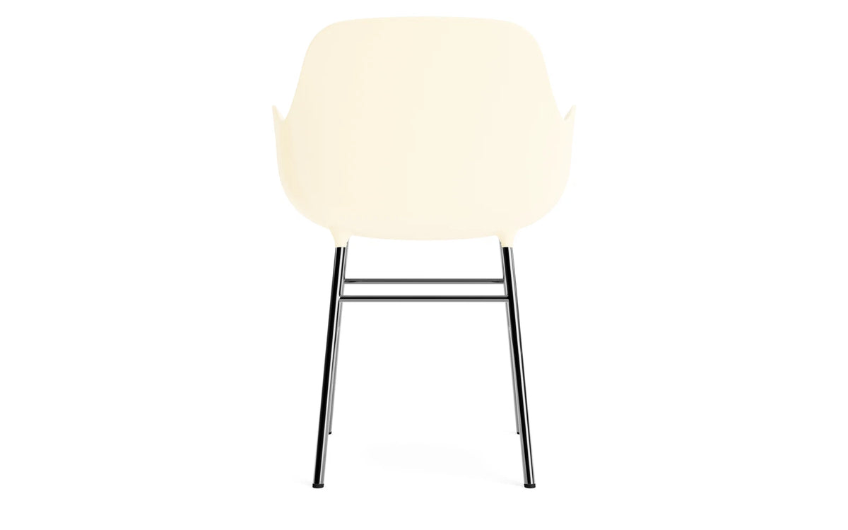 Form Lehnstuhl Chrom Creme in Creme/ chrom präsentiert im Onlineshop von KAQTU Design AG. Stuhl mit Armlehne ist von Normann Copenhagen