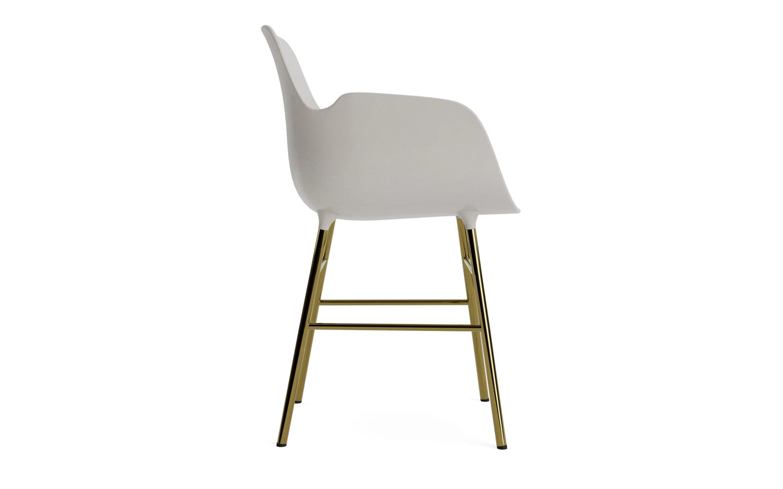 Erleben Sie den Form Lehnstuhl in warmem Grau von Normann Copenhagen – ein elegantes Designstück, das Stil und Funktionalität harmonisch verbindet.