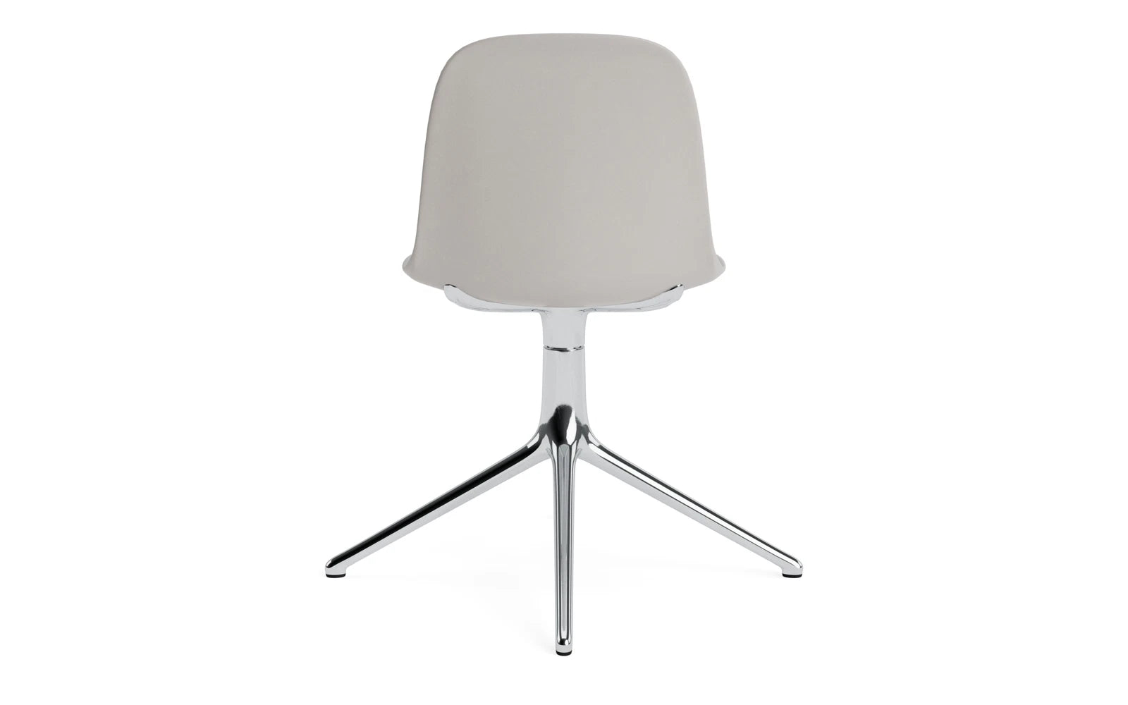 Erleben Sie den Form Drehstuhl in warmem Grau und Aluminium – ein stilvolles, funktionales Möbelstück von Normann Copenhagen für jeden Raum.