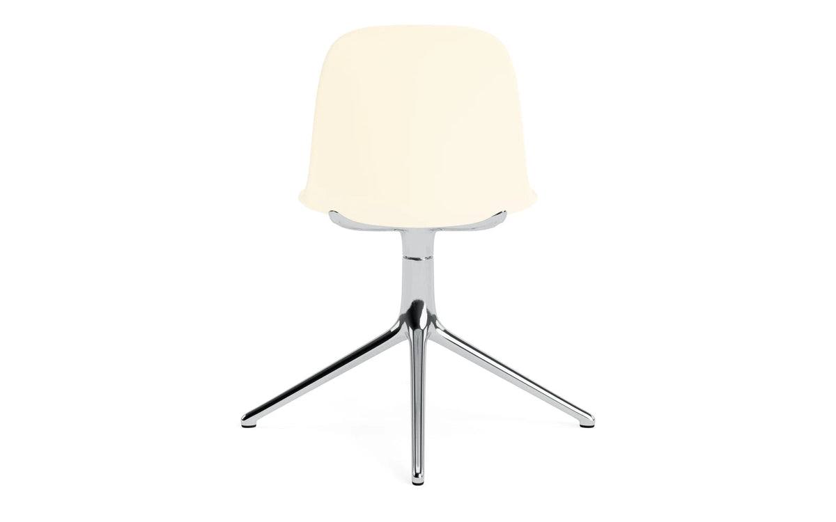 Form Drehstuhl Creme/Aluminium in Creme präsentiert im Onlineshop von KAQTU Design AG. Drehstuhl ist von Normann Copenhagen