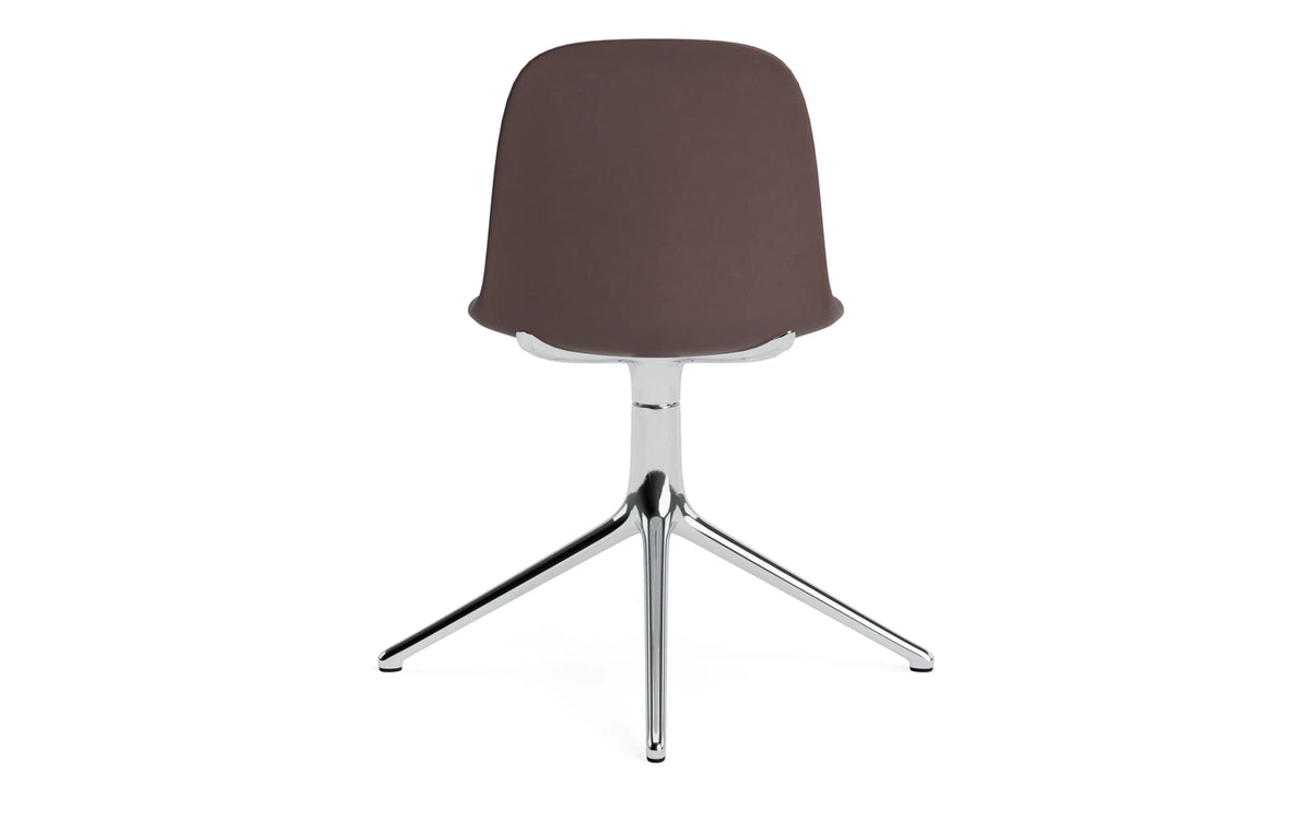 Form Drehstuhl Braun/Aluminium in Braun präsentiert im Onlineshop von KAQTU Design AG. Drehstuhl ist von Normann Copenhagen