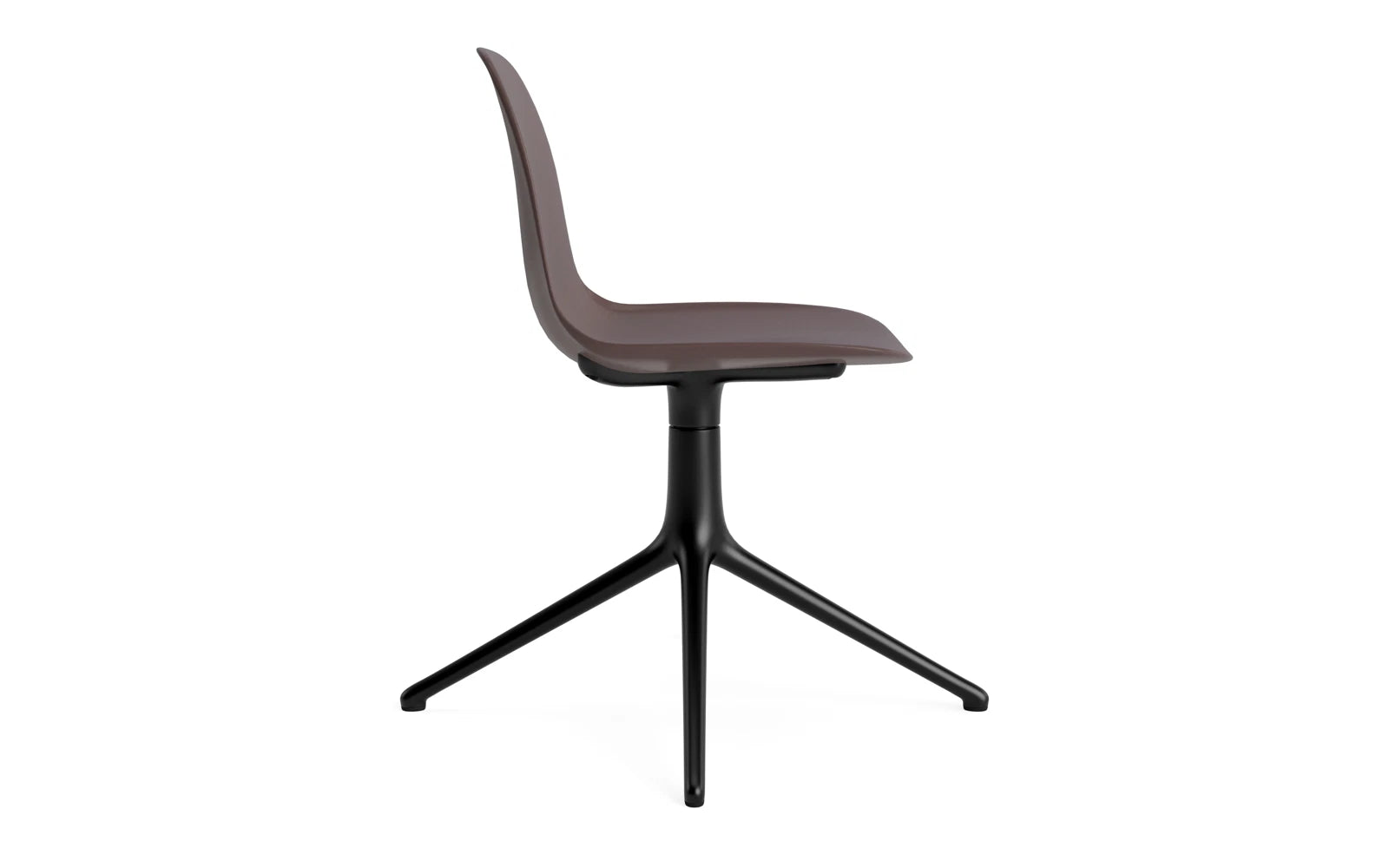 Entdecken Sie den Form Drehstuhl von Normann Copenhagen: Eleganz in Braun und schwarzem Aluminium, ideal für modernes Wohnen und Arbeiten.