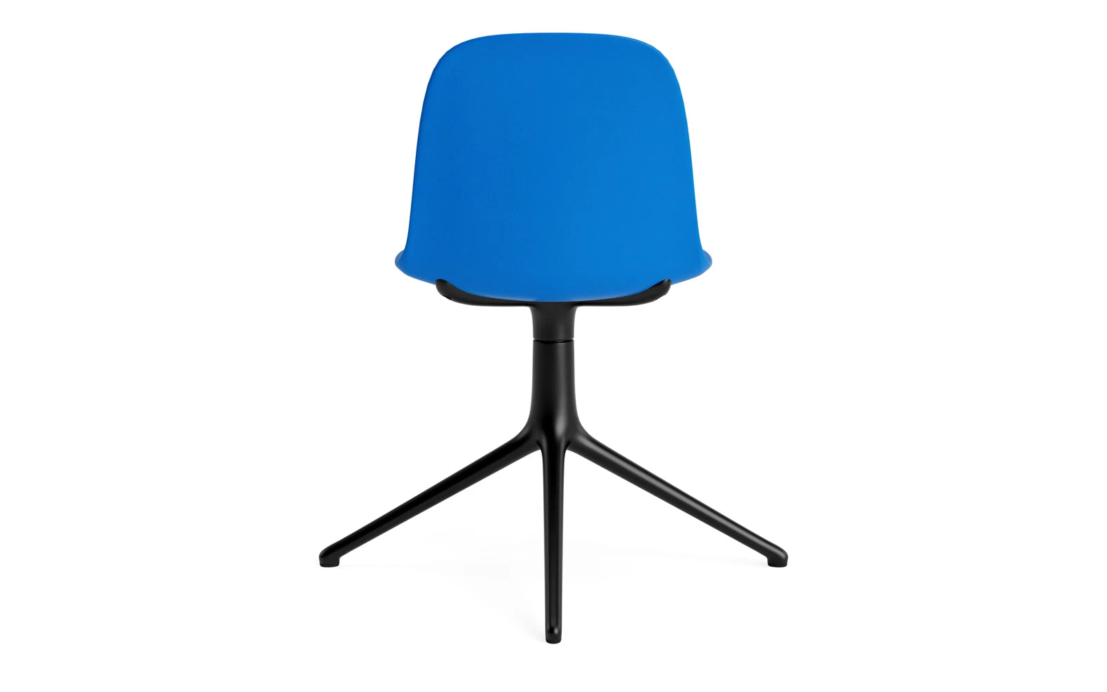 Erleben Sie den Form Drehstuhl in strahlendem Blau und elegantem schwarzem Aluminium von Normann Copenhagen – die perfekte Kombination aus Stil und Funktionalität.