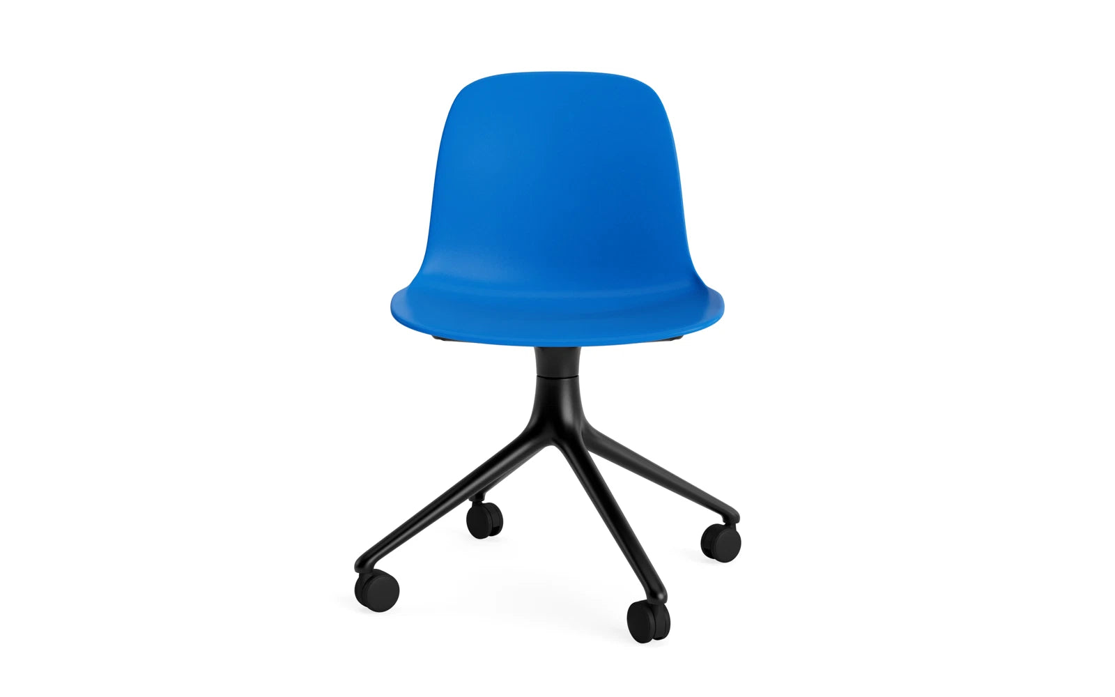 Entdecken Sie den Form Drehstuhl 4W von Normann Copenhagen: Stilvolles Design in leuchtendem Blau und robustem Aluminium, ideal für moderne Räume.