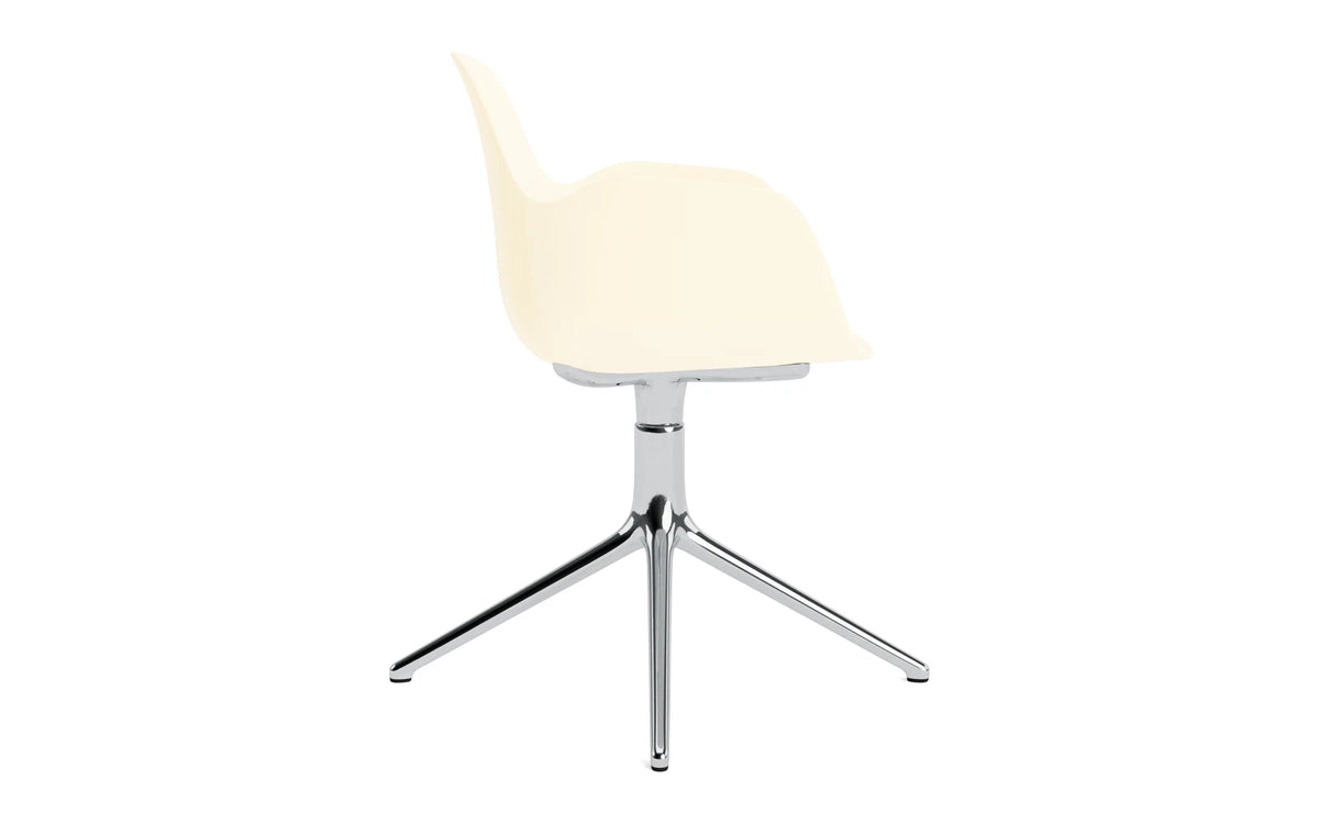 Form Drehstuhl Creme/Aluminium in Creme präsentiert im Onlineshop von KAQTU Design AG. Bürostuhl ist von Normann Copenhagen