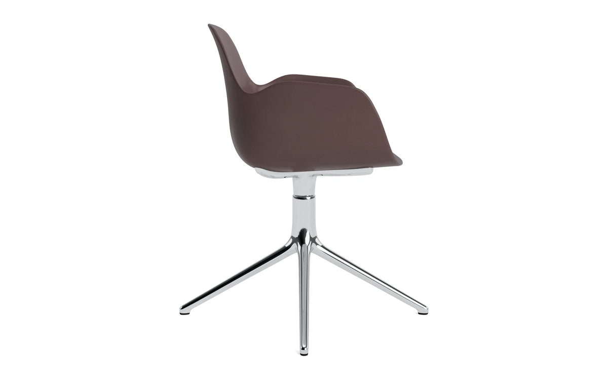 Form Drehstuhl Braun/Aluminium in Braun präsentiert im Onlineshop von KAQTU Design AG. Bürostuhl ist von Normann Copenhagen