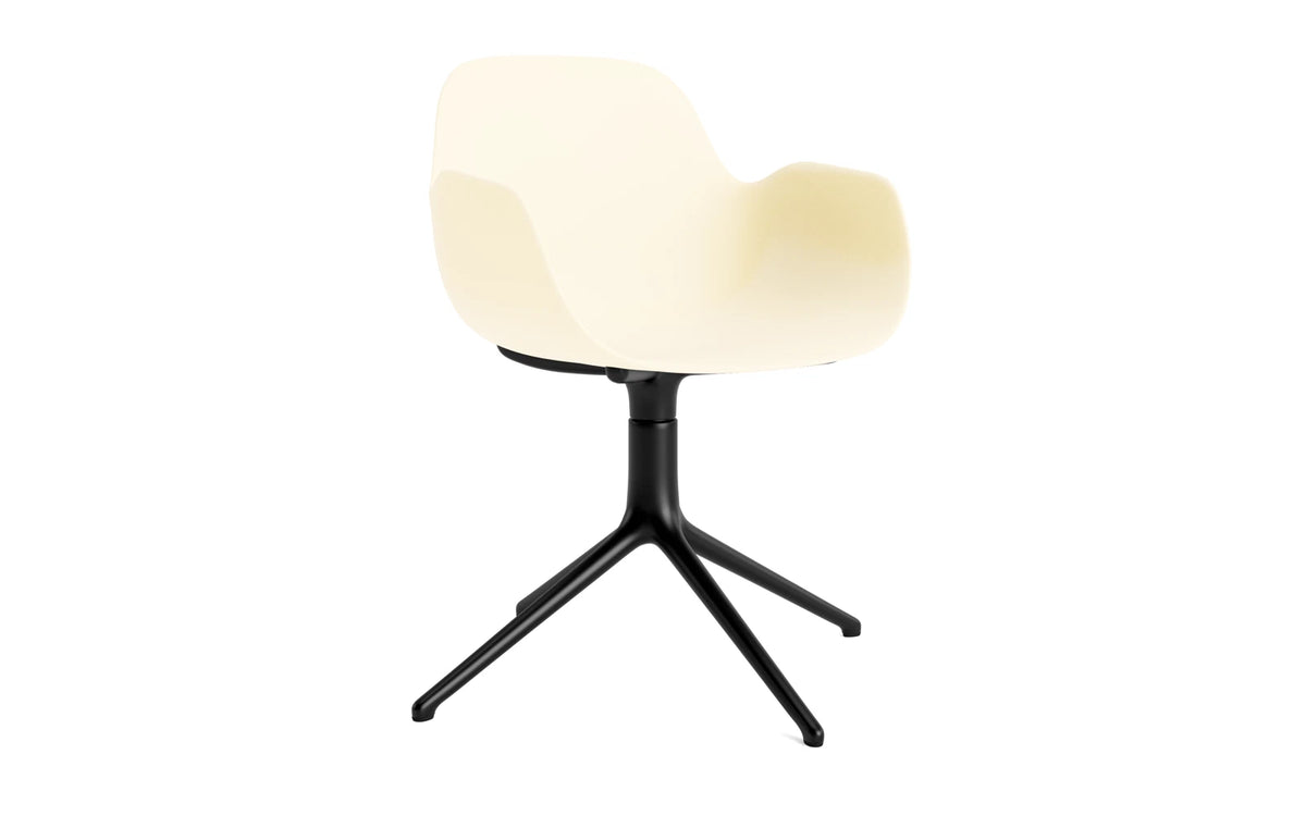 Form Drehstuhl Creme/schwarzes Aluminium in Creme präsentiert im Onlineshop von KAQTU Design AG. Bürostuhl ist von Normann Copenhagen
