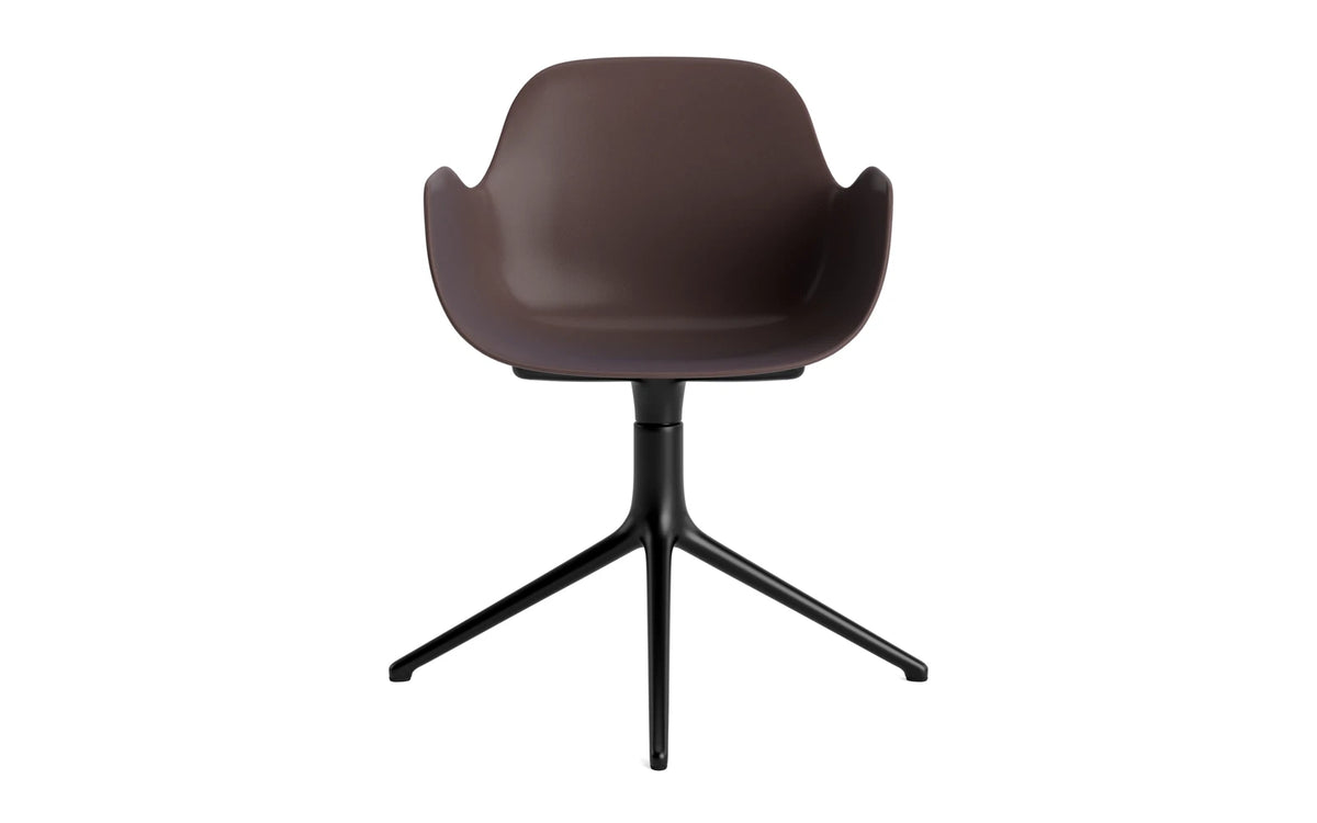 Form Drehstuhl Braun/schwarzes Aluminium in Braun präsentiert im Onlineshop von KAQTU Design AG. Bürostuhl ist von Normann Copenhagen