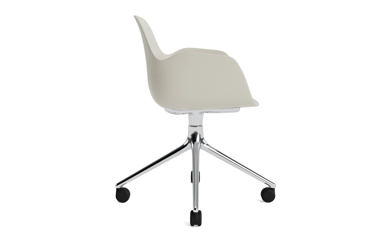 Entdecken Sie den Form Drehsessel 4W von Normann Copenhagen: Ein stilvoller, drehbarer Sessel in Aluminium/Hellgrau, ideal für moderne Arbeitsumgebungen.