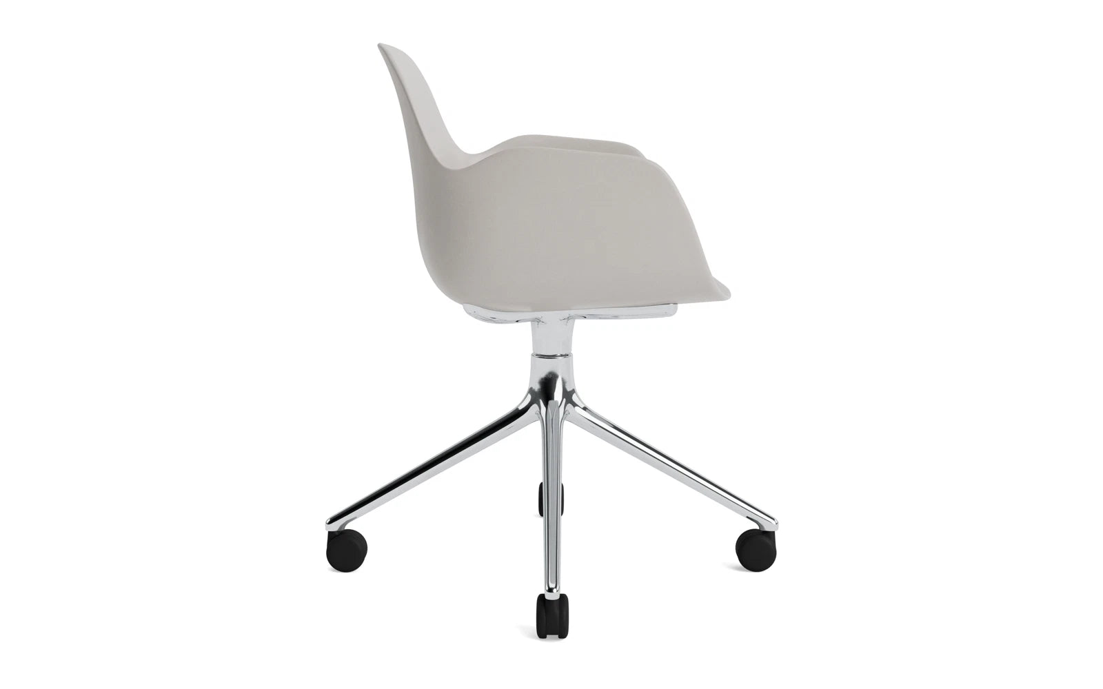 Entdecken Sie den Form Drehsessel 4W in warmem Grau von Normann Copenhagen – ein elegantes, drehbares Möbelstück, das Stil und Komfort vereint.