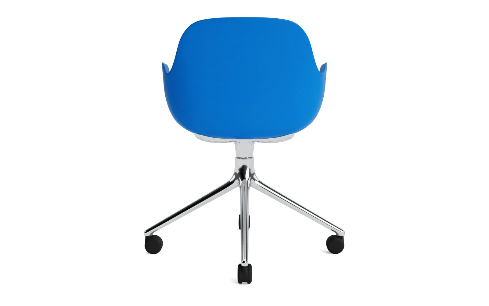 Erleben Sie den Form Drehsessel 4W in strahlendem Blau von Normann Copenhagen – ein elegantes Möbelstück, das Stil und Komfort vereint!