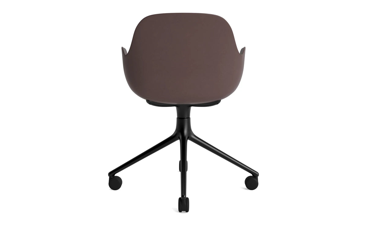 Form Drehstuhl 4W schwarzes Aluminium/Braun in Braun präsentiert im Onlineshop von KAQTU Design AG. Bürostuhl ist von Normann Copenhagen