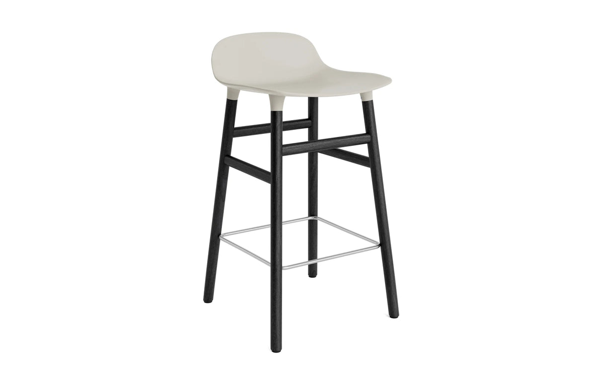 Form Barstuhl 65 cm hellgrau/schwarz in Hellgrau präsentiert im Onlineshop von KAQTU Design AG. Barstuhl ist von Normann Copenhagen