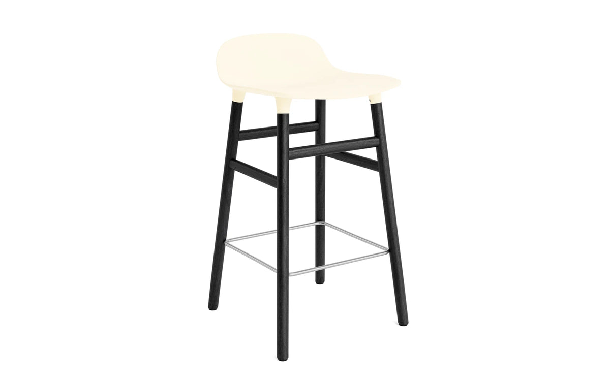 Form Barstuhl 65 cm creme/schwarz in Creme präsentiert im Onlineshop von KAQTU Design AG. Barstuhl ist von Normann Copenhagen