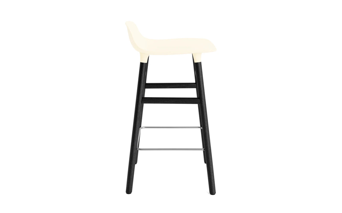 Form Barstuhl 65 cm creme/schwarz in Creme präsentiert im Onlineshop von KAQTU Design AG. Barstuhl ist von Normann Copenhagen