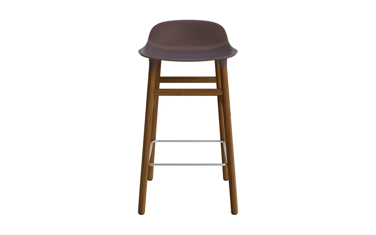 Form Barstuhl 65 cm Braun/Walnuss in Braun präsentiert im Onlineshop von KAQTU Design AG. Barstuhl ist von Normann Copenhagen