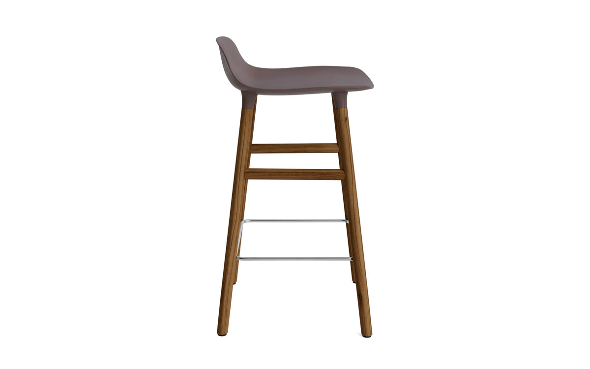 Form Barstuhl 65 cm Braun/Walnuss in Braun präsentiert im Onlineshop von KAQTU Design AG. Barstuhl ist von Normann Copenhagen