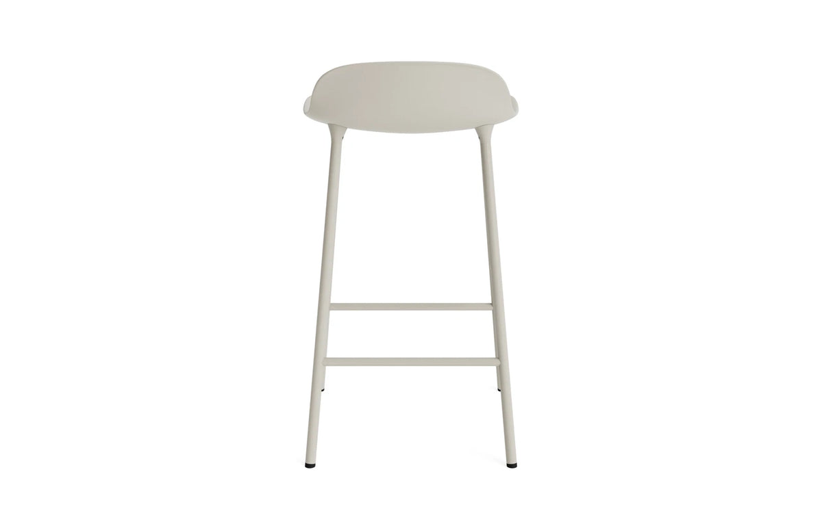 Form Barstuhl 65 cm hellgrau/Stahl in Hellgrau präsentiert im Onlineshop von KAQTU Design AG. Barstuhl ist von Normann Copenhagen