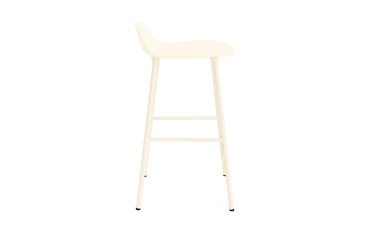 Form Barstuhl 65 cm Creme/Stahl in Creme präsentiert im Onlineshop von KAQTU Design AG. Barstuhl ist von Normann Copenhagen