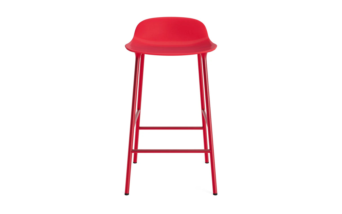 Form Barstuhl 65 cm leuchtendes rot/Stahl in Leuchtendes Rot präsentiert im Onlineshop von KAQTU Design AG. Barstuhl ist von Normann Copenhagen