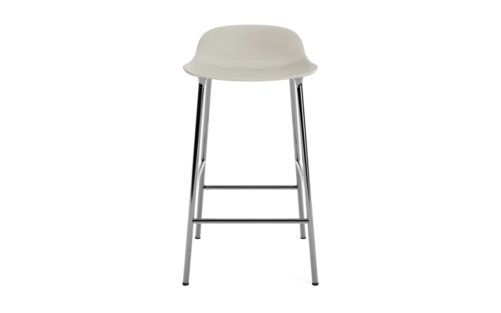Erleben Sie den Form Barstuhl 65 cm in Hellgrau/Chrom von Normann Copenhagen – ein elegantes Designhighlight, das Komfort und Stil perfekt kombiniert.