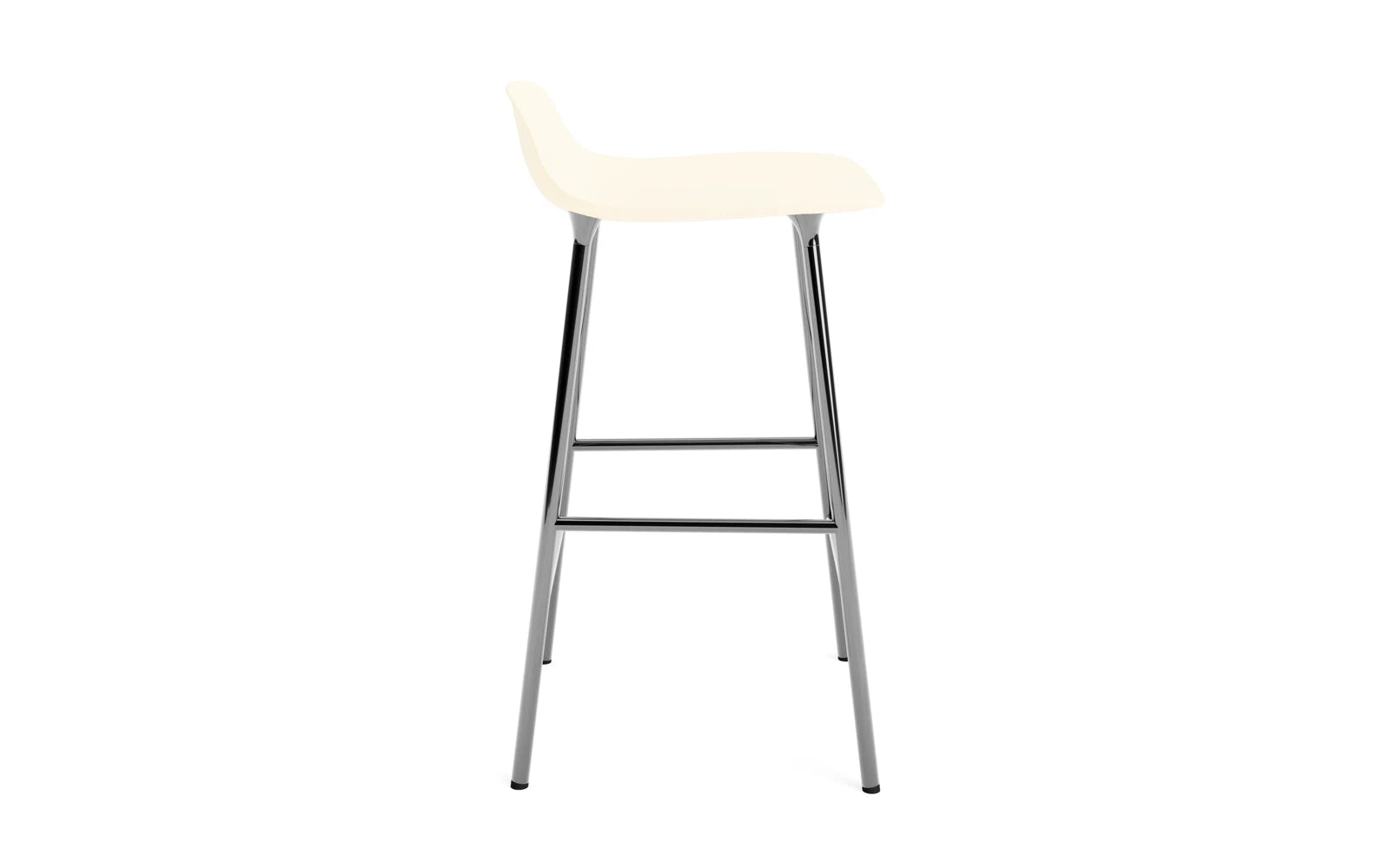 Entdecken Sie den Form Barstuhl 65 cm in Creme/Chrom von Normann Copenhagen – ein stilvolles Möbelstück, das modernes Design und hohen Komfort vereint.