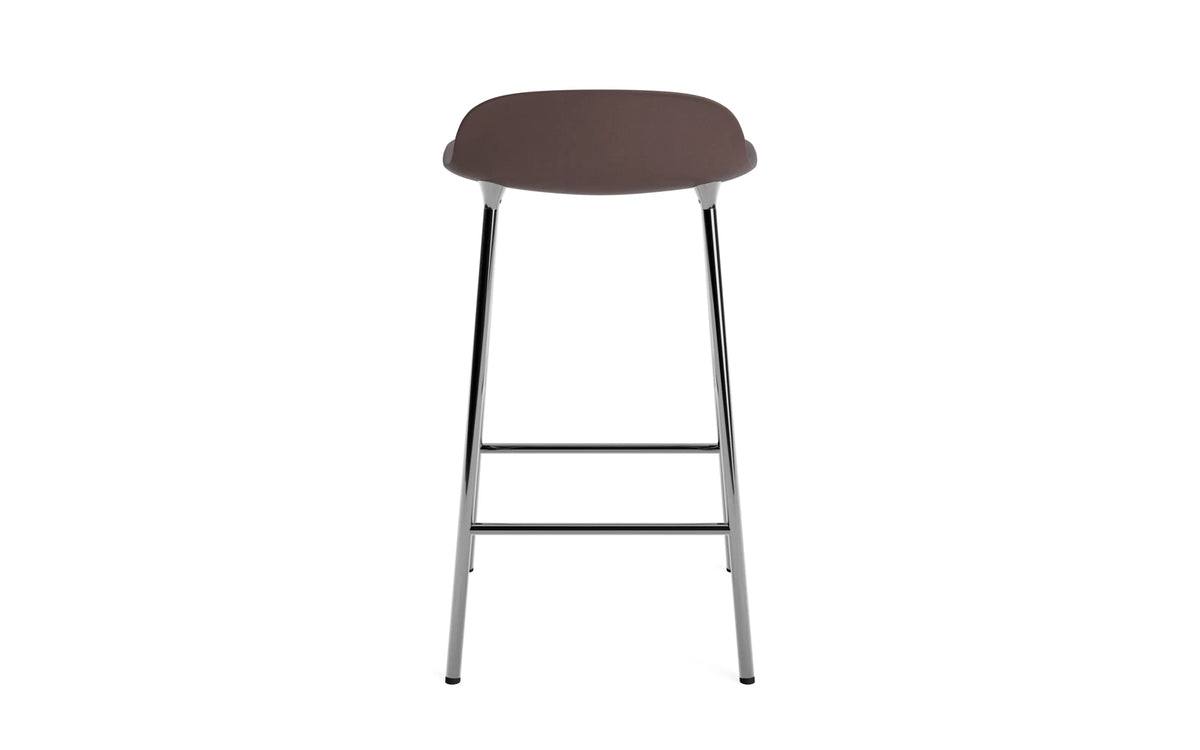 Form Barstuhl 65 cm Braun/Chrom in Braun präsentiert im Onlineshop von KAQTU Design AG. Barstuhl ist von Normann Copenhagen