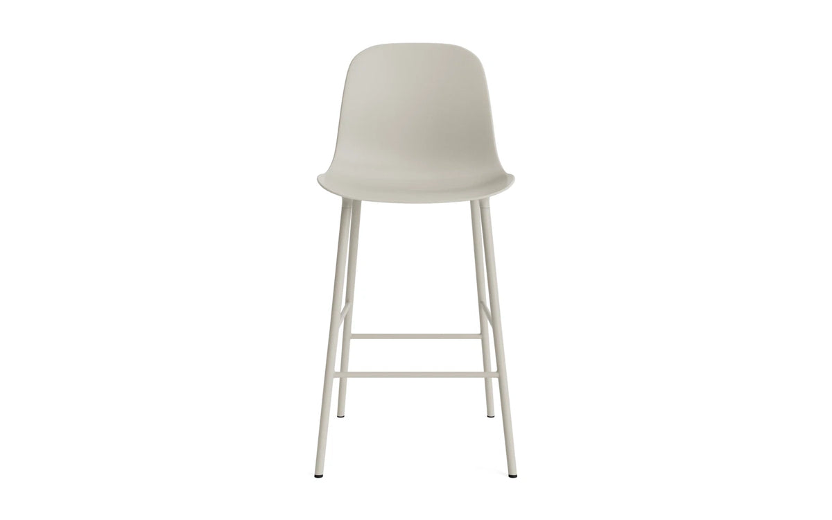 Form Barstuhl 65 cm Stahl/ Hellgrau in Hellgrau präsentiert im Onlineshop von KAQTU Design AG. Barstuhl ist von Normann Copenhagen